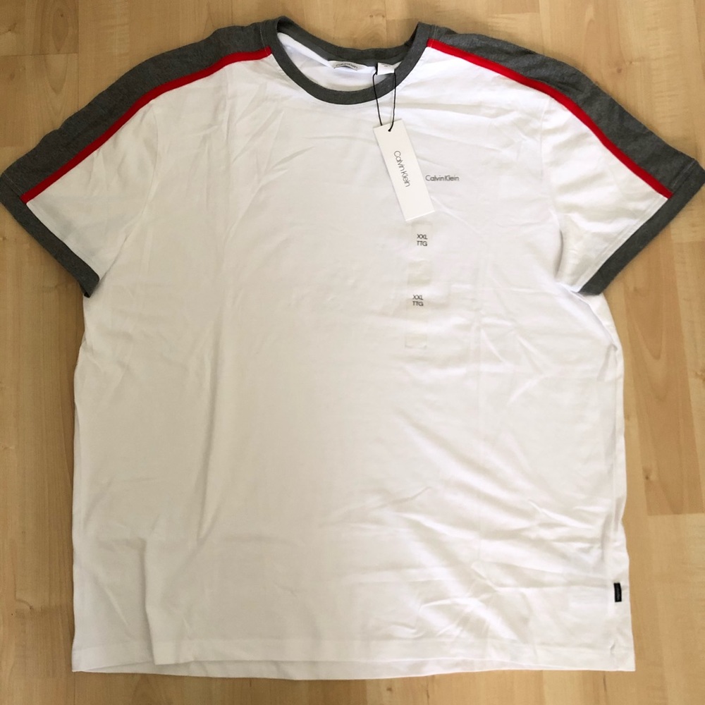 🏡 Moving sale  Price Firm Calvin Klein tee shirt
